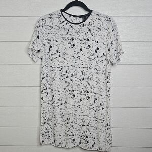 Forever 21 Black and White Abstract Tee